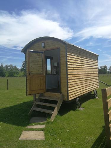 Sunny Mount Shepherd's Hut in Long Marton