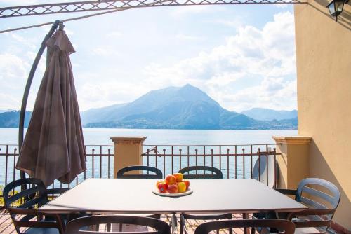 Terraza/balcón, MAGIC TERRACE by Design Studio in Varenna