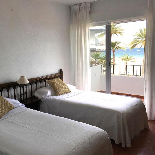 Two-Bedroom Apartment room in Apartamentos Bahia