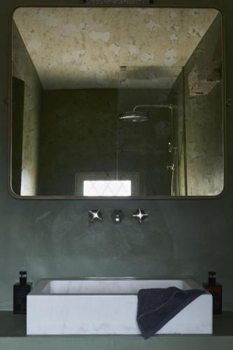 Bathroom, Castle Elvira in Trepuzzi