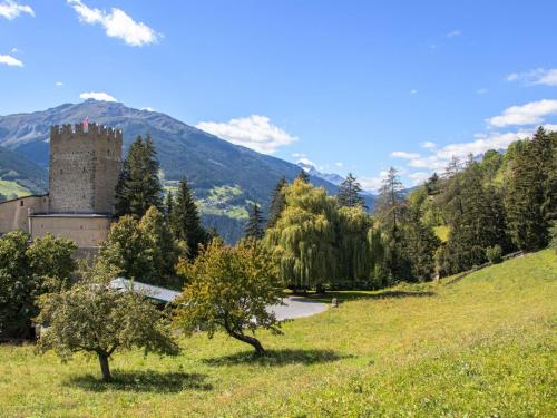 Villa Burg Biedenegg mit Schlosscafé - FIE211 by Interhome - Accommodation - Fließ