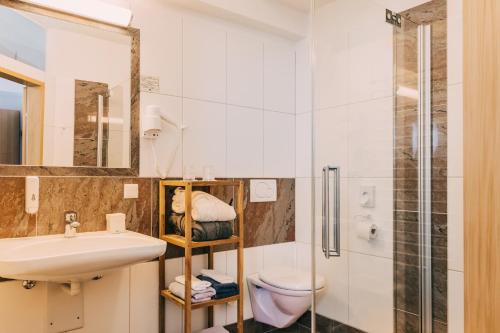 Double Room image 7