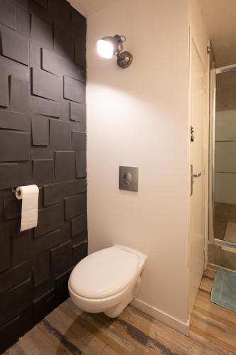 Bathroom, Ideal couple Jacuzzi et jolie cour interieure in Lardenne