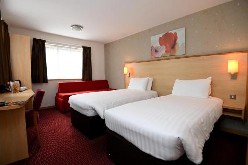 Meadow Farm Redditch by Marstons Inns in เรดดิทช์