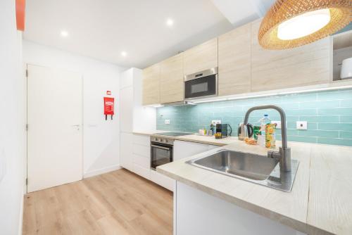 Green Apartment by Olala Homes in Bairro da Assuncao