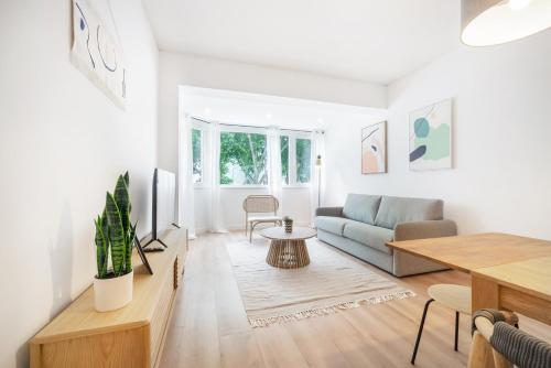 Gastenkamer, Green Apartment by Olala Homes in Bairro da Assuncao