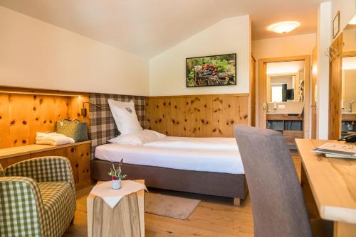 Single Room image 6