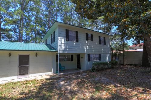 421 Eastview Drive in Shalimar (FL)