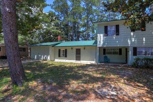 421 Eastview Drive in Shalimar (FL)