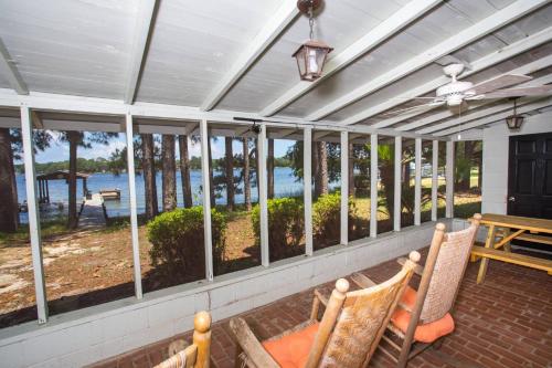 421 Eastview Drive in Shalimar (Florida)
