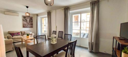 APARTAMENTO SUITE MURILLO-PLAZA DE LA MAGDALENA