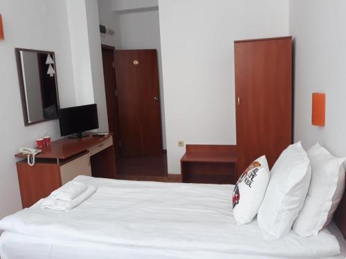 Three Dolphins Hotel with Rooftop terracе Three Dolphins Hotel with Rooftop terracе