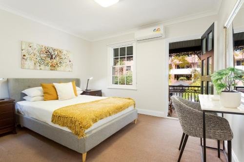 Beautiful 2-Bed Terrace House with Outdoor Areas - image 6