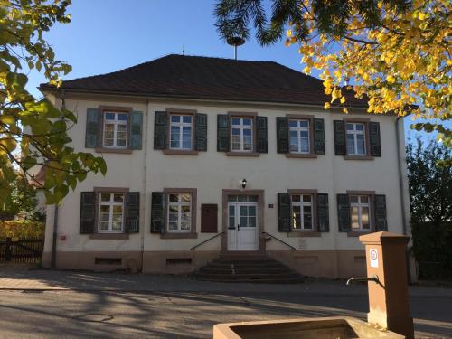 Altes Schulhaus Mutschelbach in Karlsbad, Deutschland