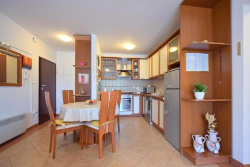One-Bedroom Apartment image 6