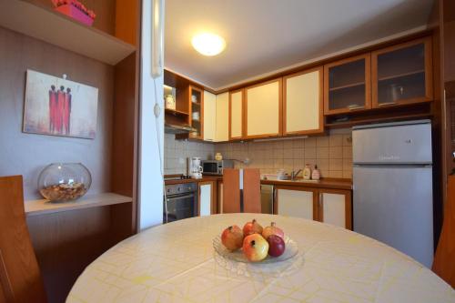 One-Bedroom Apartment image 5