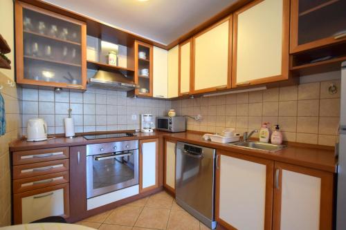One-Bedroom Apartment image 3