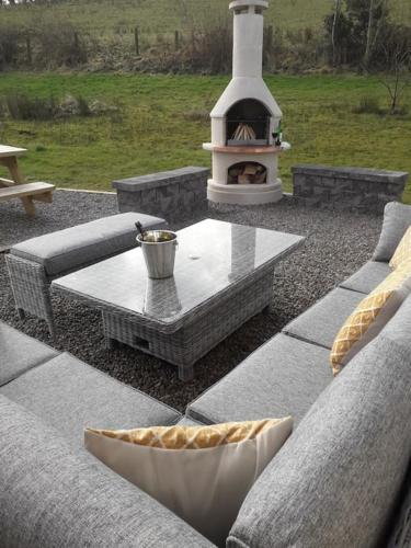 Kilskeery Lodge, modern country house with hot tub in Irvinestown