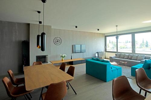 The View Luxury Residence with Pool - image 6