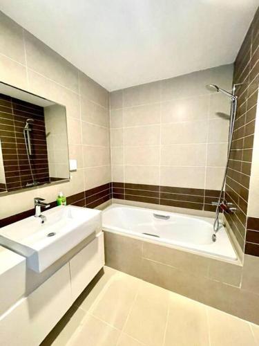 Biggest and luxurious 3brs Rivergate Residence photo