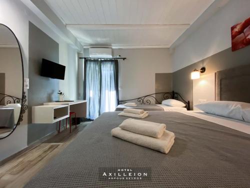 1 queen bed, 1 twin bed