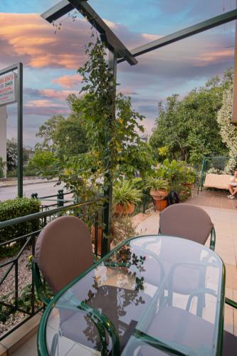 Tsertos Apartments in Kamena Vourla