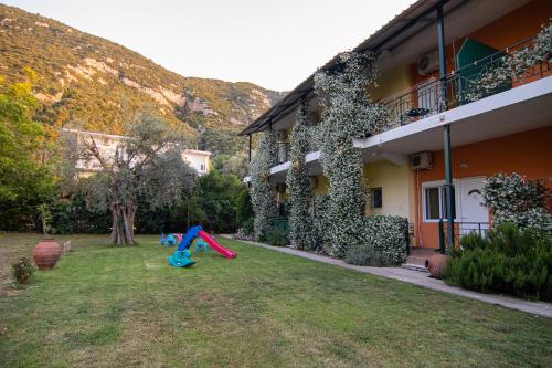 Tsertos Apartments in Kamena Vourla