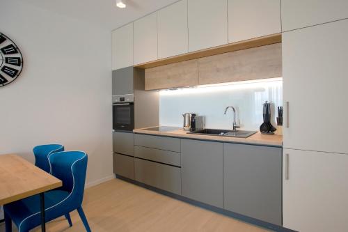 Island View Luxury Apartments - image 2