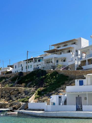 Droufakos’ home, Lux seafront apartment w. View