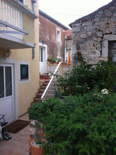  Apartments Dominis in Sali