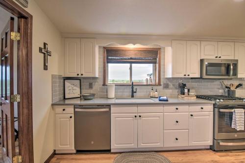 Lovely Barn Loft with Mtn Views on Horse Estate - image 10