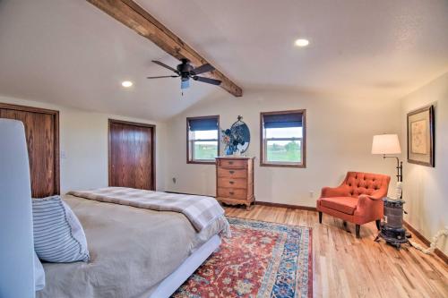 Lovely Barn Loft with Mountain Views on Horse Estate