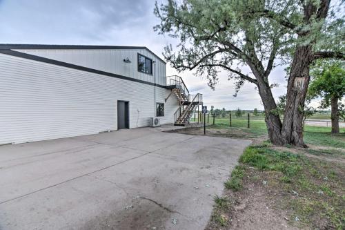 Lovely Barn Loft with Mtn Views on Horse Estate - image 12