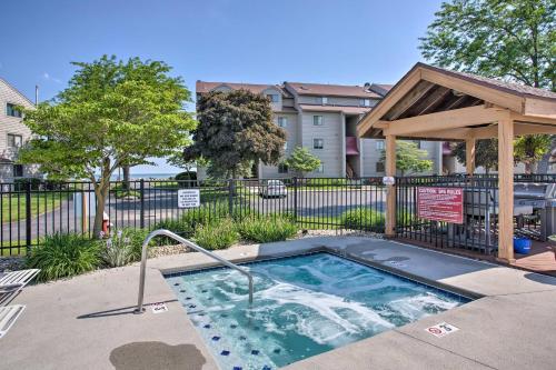 Walkable Condo with Balcony, Dock and Pool Access