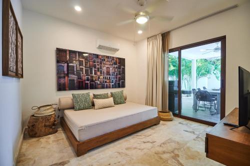 Casa Mallorca Tropical Vibes Private Pool Backyard With Grill Sunroof & Hammock Concierge & Wifi