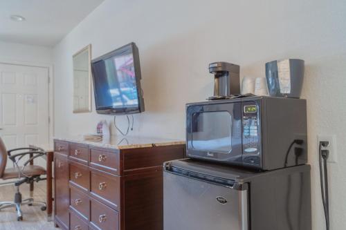 The Yosemite Inn - image 5