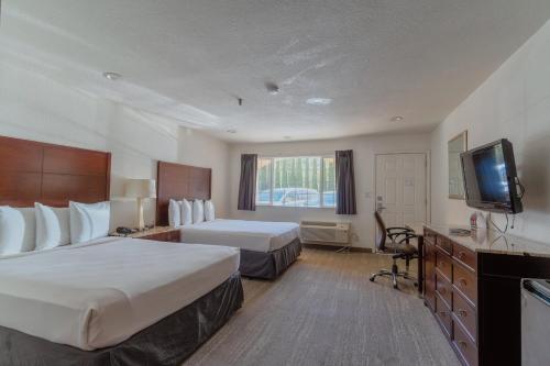 The Yosemite Inn - image 9