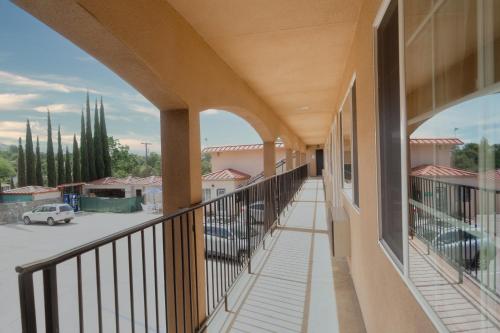 เดอะ โยซาเมติ อินน์ (The Yosemite Inn) in มาริโปซา (CA)