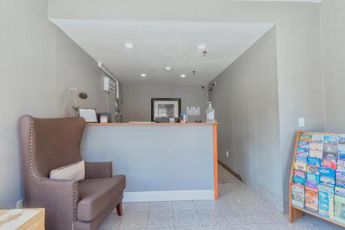 ล็อบบี้, เดอะ โยซาเมติ อินน์ (The Yosemite Inn) in มาริโปซา (CA)