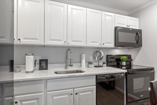 Cozinha, Valencia Royale - Private 2BR Luxe Suite Natl Harbor DC MD VA in Waldorf (MD)