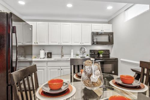 Cozinha, Valencia Royale - Private 2BR Luxe Suite Natl Harbor DC MD VA in Waldorf (MD)