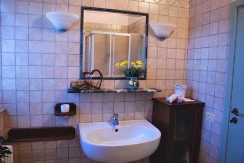 Bathroom, Guesthouse Casale Borgo Miriam in Offida