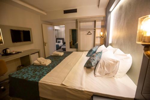 2 bedrooms, 3 beds