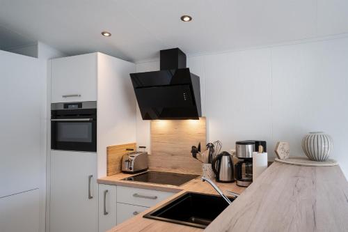 Kitchen, Ferienhaus "TO HUUS" mit kostenfreier Saunanutzung in Haffkrug