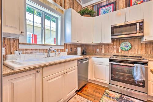 Cottage with Porch - 3 Min Walk to Bay St Louis - image 14