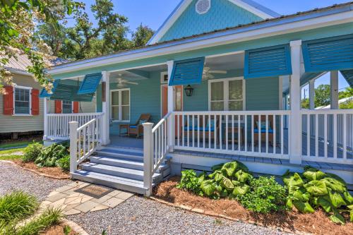 Cottage with Porch - 3 Min Walk to Bay St Louis