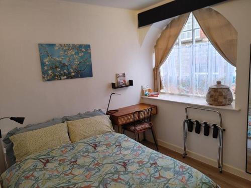 Cosy Flat in a Pretty Town - Apartment - Crewkerne