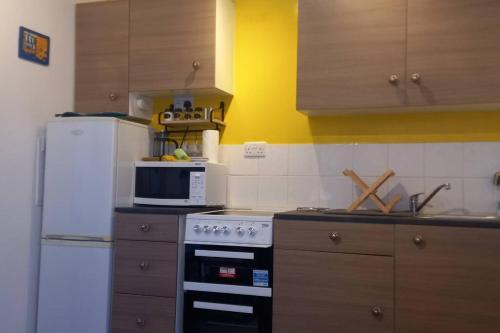 Cosy Flat in a Pretty Town. in Crewkerne