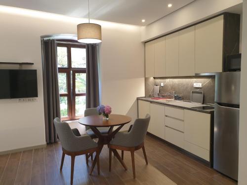 Studio Apartment image 8
