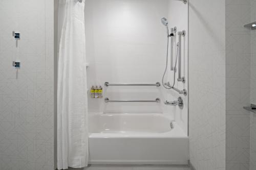 Holiday Inn Express & Suites - Palm Desert - Millennium an IHG Hotel - image 10